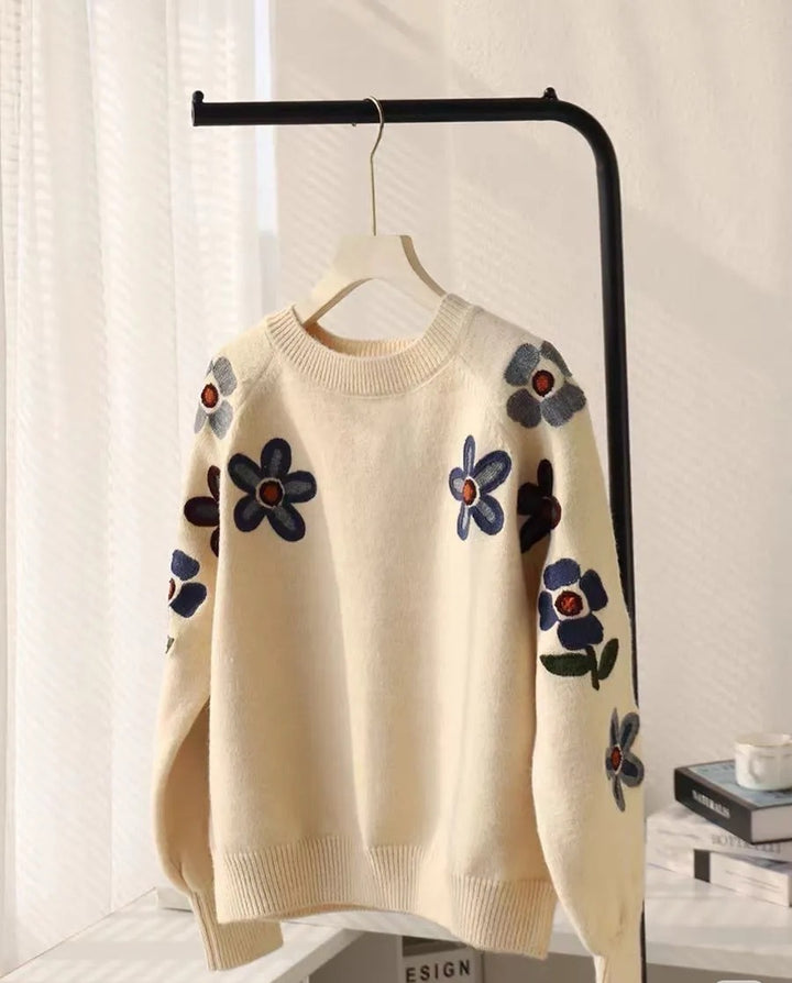 Pull féminin tendance avec design brodé floral Chic & Stil