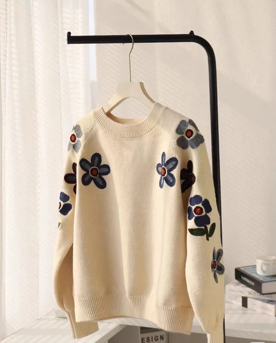 Pull en tricot élégant pour femmes avec design de broderie florale et coupe décontractée Chic & Stil