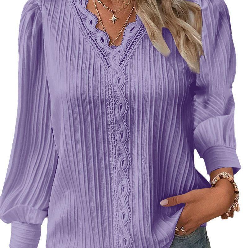 Shirt for women with a refined pleated design and elegant lace accents Lune London