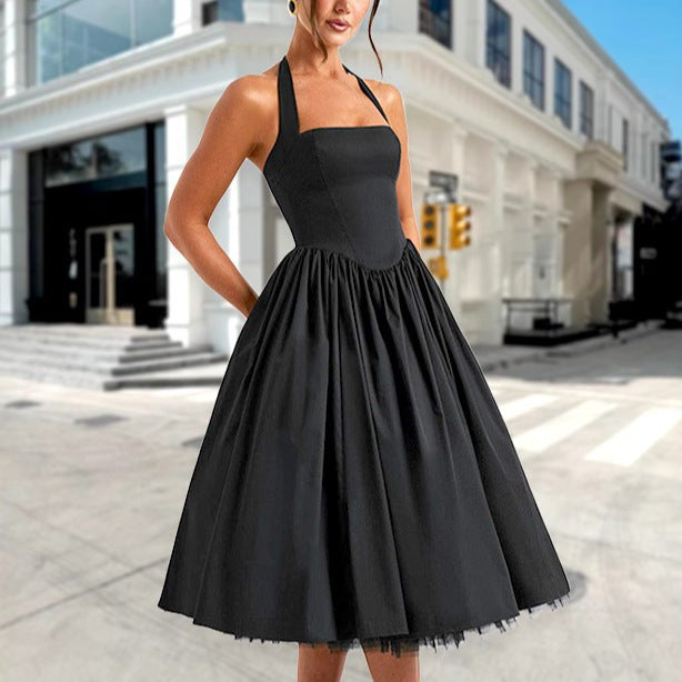 Vintage ball gown for women with plunging neckline design and voluminous skirt Chic & Stil