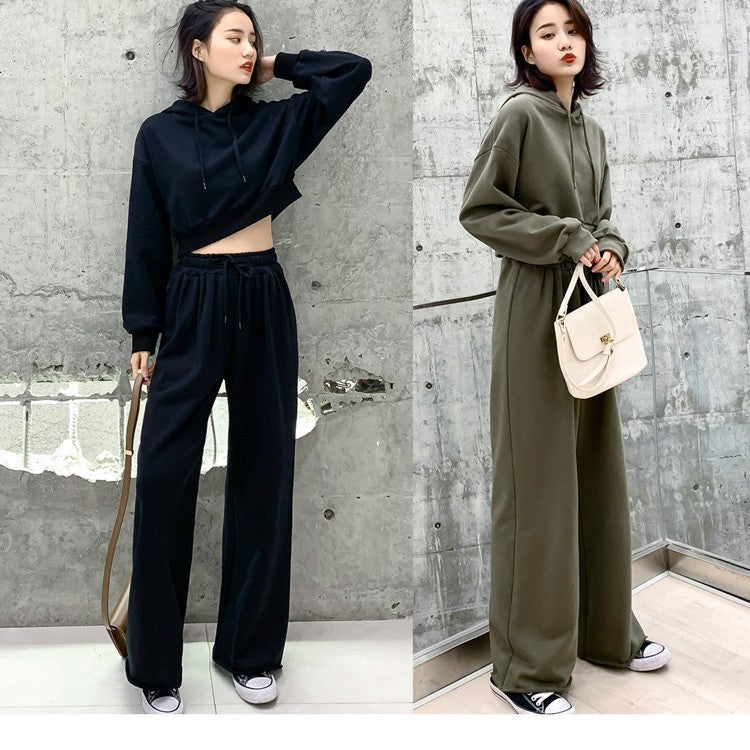 Ensemble de vêtements de détente féminin tendance et décontracté avec un sweat à capuche court et un pantalon large Chic & Stil
