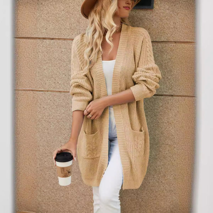 Casual knit cardigan for women with cable pattern and practical pockets Chic und Stil