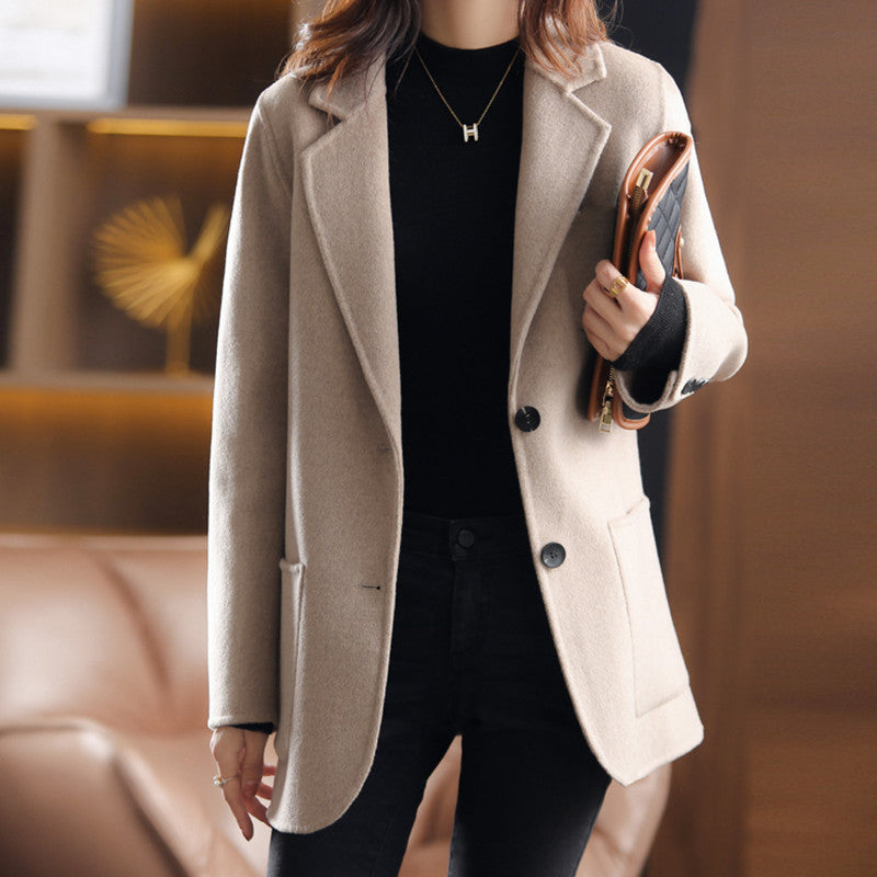 Elegant wool jacket for women with classic lapels and structured fit Lune London