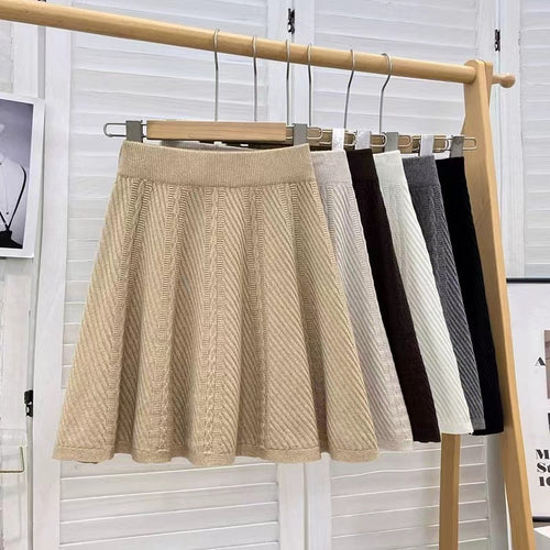 Mid-length knitted skirt for ladies with detailed rib pattern Lune London