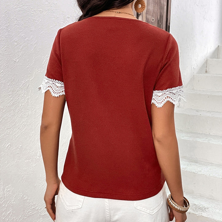 Casual women's t-shirt with lace collar and button details Lune London