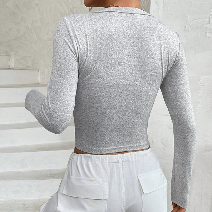 Chemise ajustée à manches longues pour femmes avec col en V et poche poitrine pratique Chic & Stil