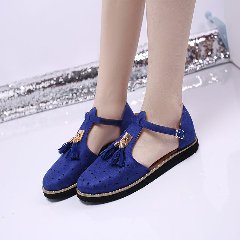 Elegant ballet flats for ladies with a trendy fringe detail and an adjustable strap Lune London