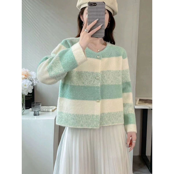 Cardigan Femme Douillet avec Boutons en Perles Chic & Stil