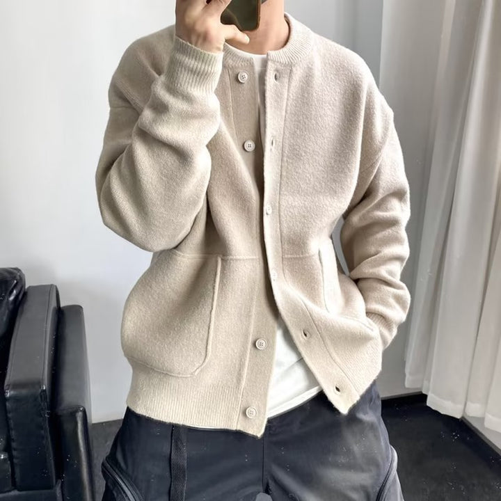 Comfortable knit cardigan for men with snap closure and side pockets Lune London