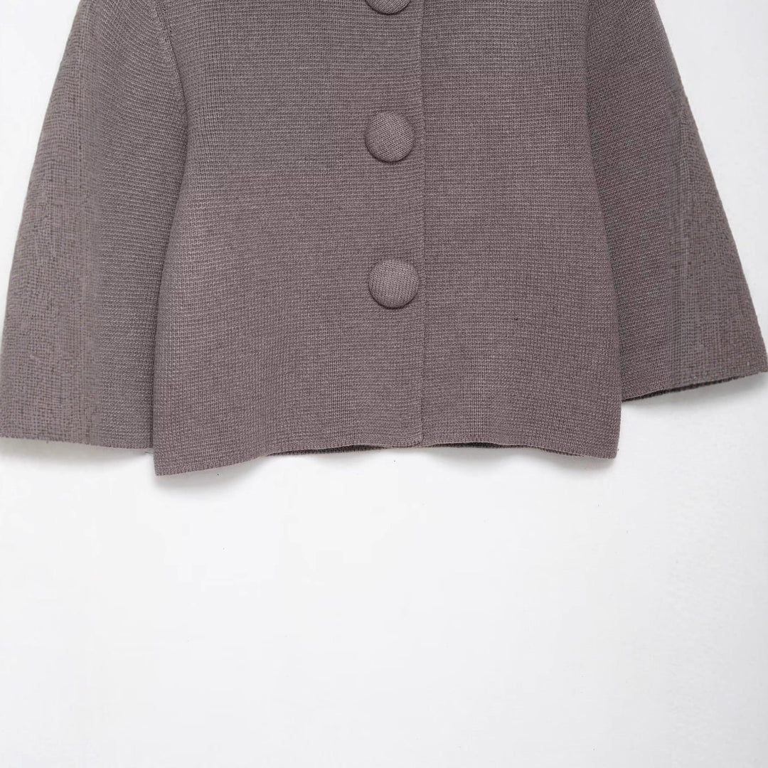 Cardigan féminin élégant avec détails de boutons Chic & Stil