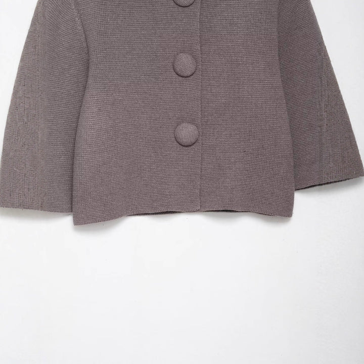 Cardigan féminin élégant avec détails de boutons Chic & Stil