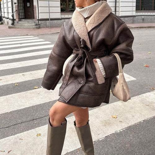 Transitional jacket for women with a wide collar and a warming fleece lining Lune London