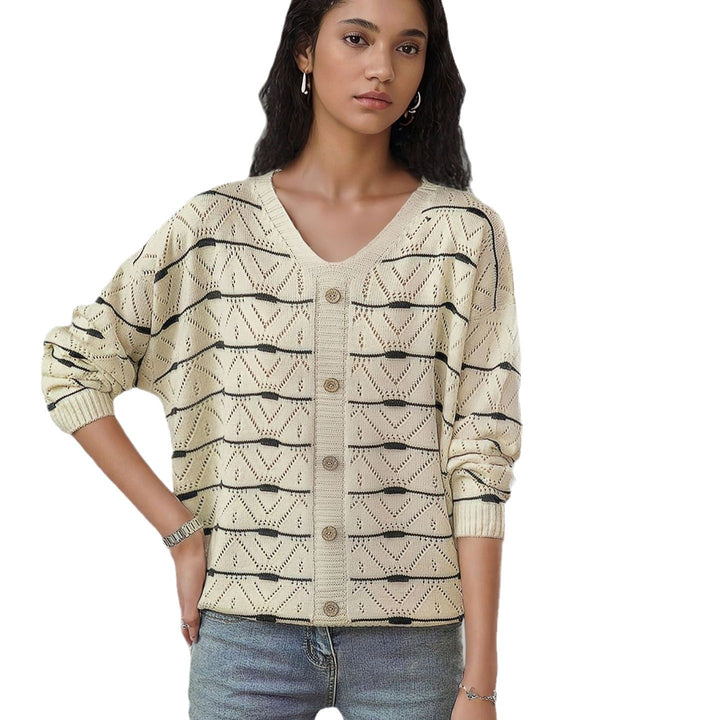 Knit jacket for women with an elegant V-neck and a fine Lune London pattern