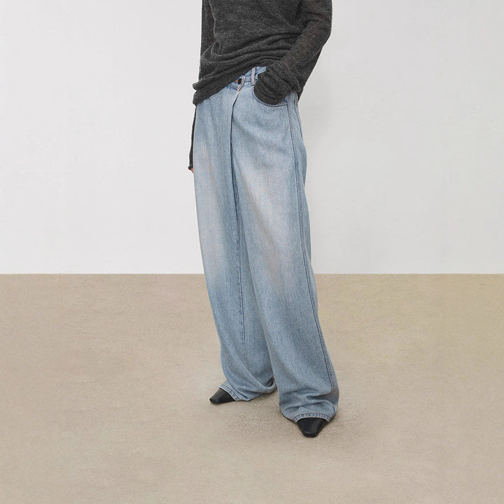 Wide jeans for women in a relaxed vintage style with a high waist and frayed hems Lune London