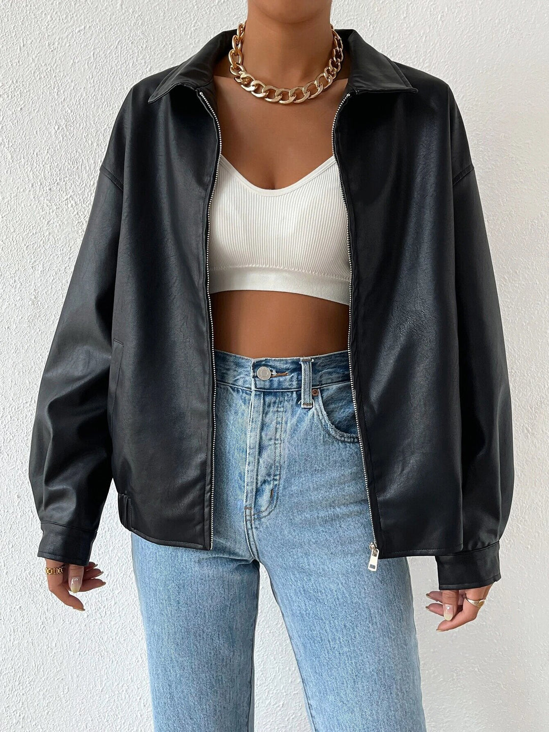 Casual faux leather jacket for women with a modern cut and a zipper Lune London