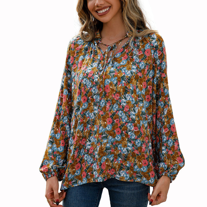 Casual blouse for women with floral patterns and elegant ruffle details Lune London