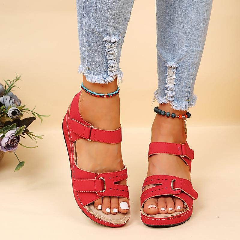 Comfortable strap sandals for women with adjustable buckles and ergonomic sole Lune London