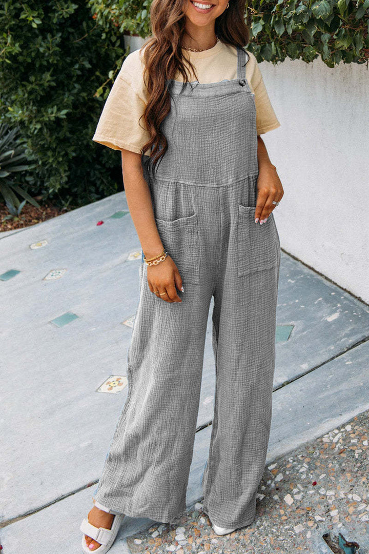 Casual jumpsuit for women with practical pockets and chic button decoration