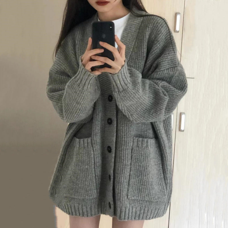 Cardigan Tricot Chic pour Femmes avec Grandes Poches et Détail de Bouton Chic & Stil