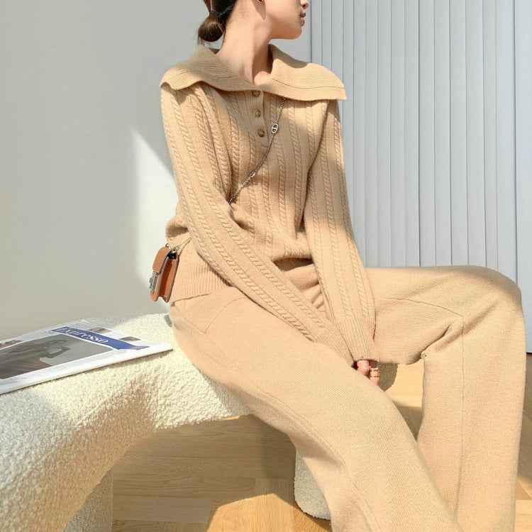 Pull tricoté pour femme avec col large et patte de boutonnage Chic & Stil