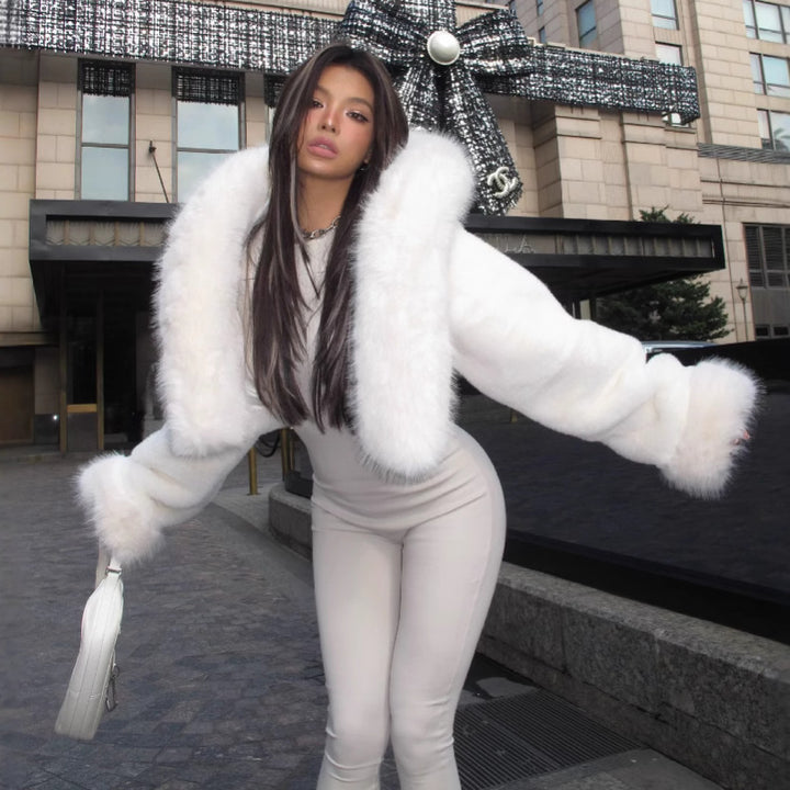 Women short fashionable jacket with luxurious faux fur collar Lune London