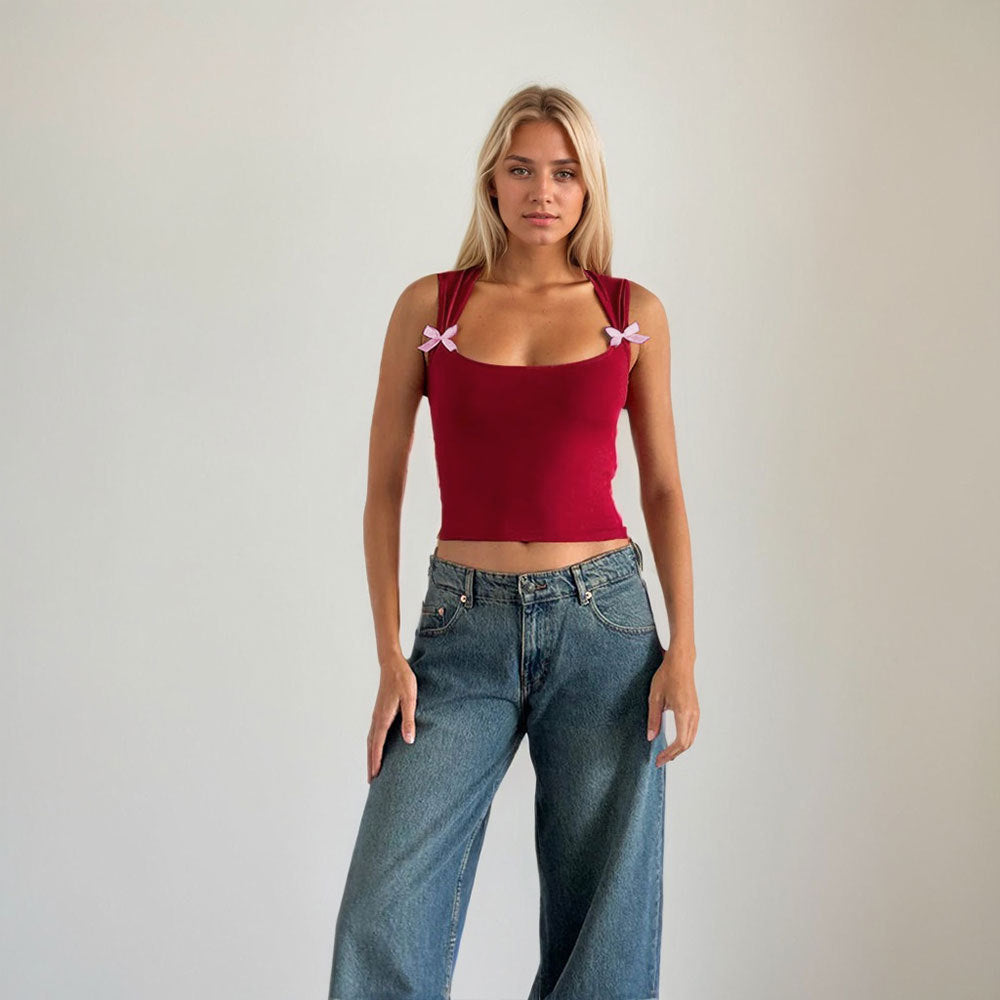 Short top for women with adjustable spaghetti straps and playful knots Chic & Stil