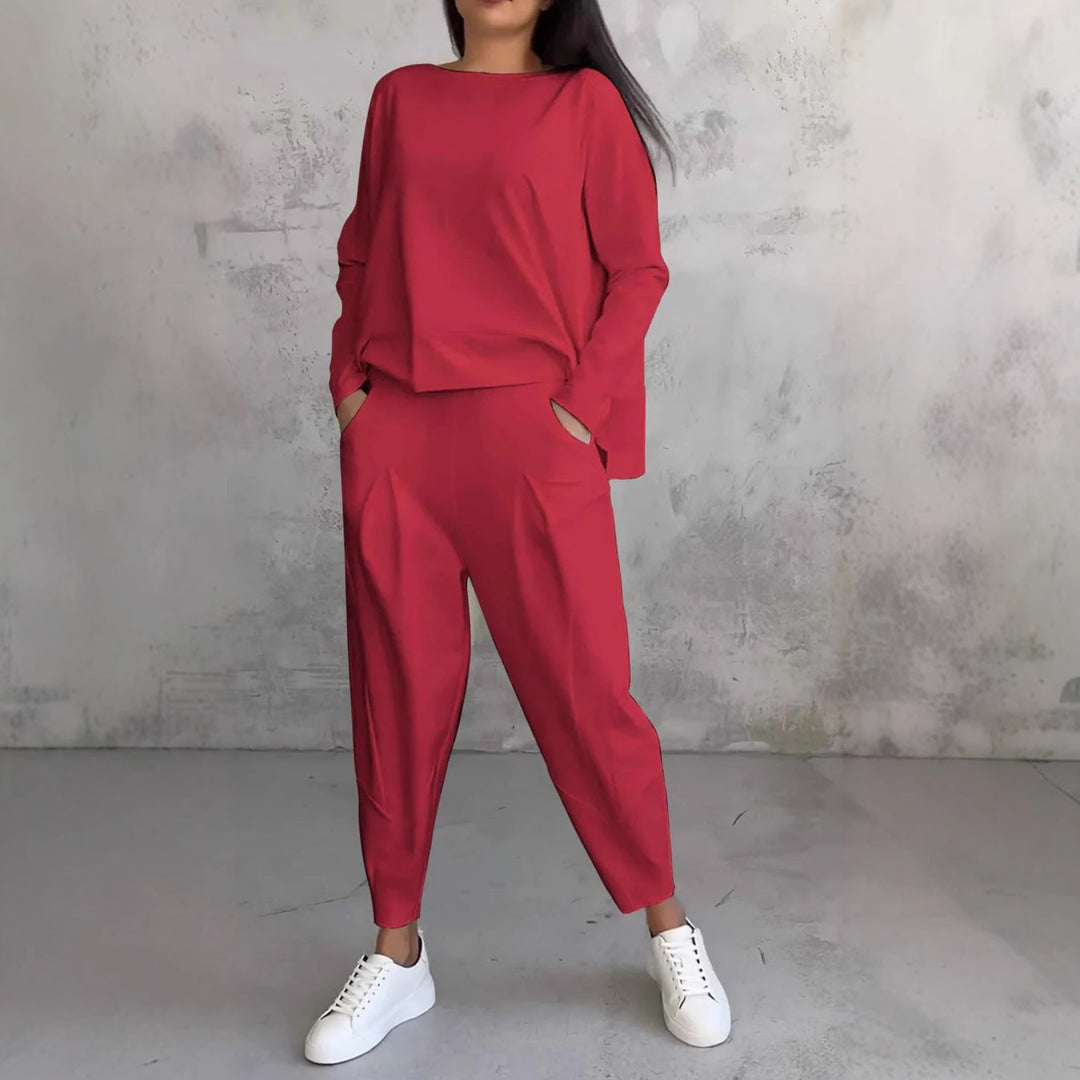 Women Comfortable leisure set with loose fit and pockets Lune London