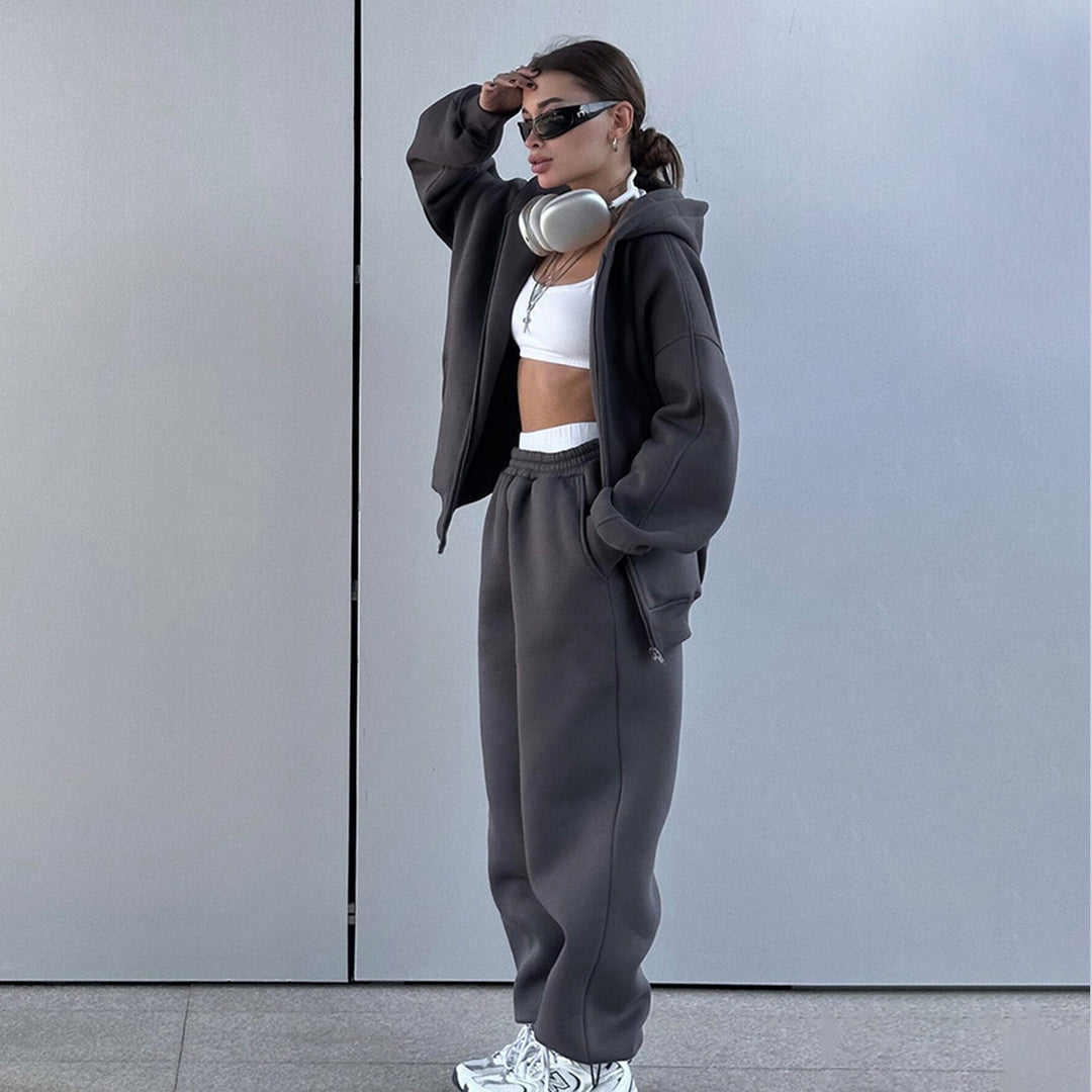 Ensemble de hoodie sportif et de pantalon de jogging pour dames Chic & Stil