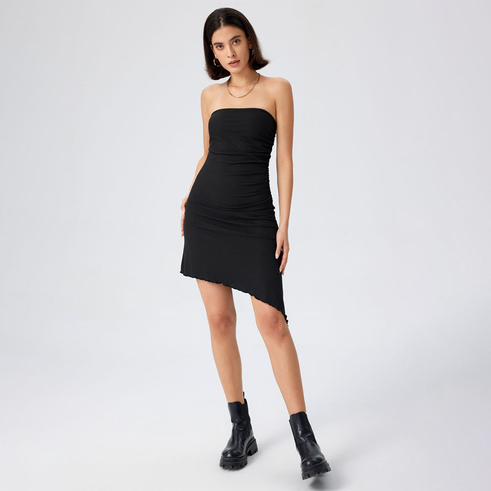 Robe bandeau ajustée pour femmes avec ourlet asymétrique et détail de volants Chic & Stil