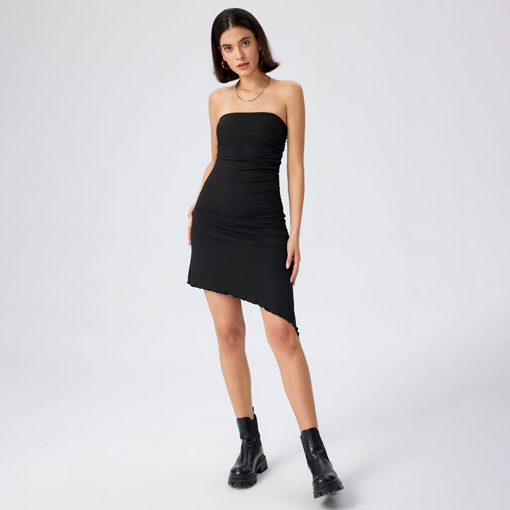 Robe bandeau ajustée pour femmes avec ourlet asymétrique et détail de volants Chic & Stil