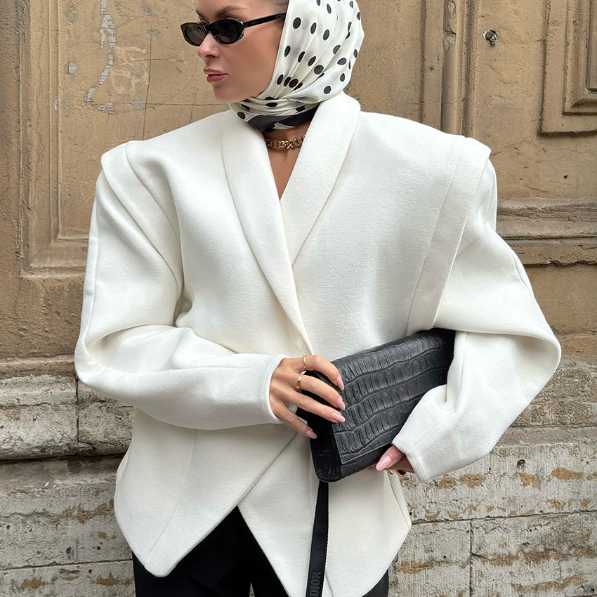 Elegant blazer jacket for women with a fitted silhouette and wide belt Lune London