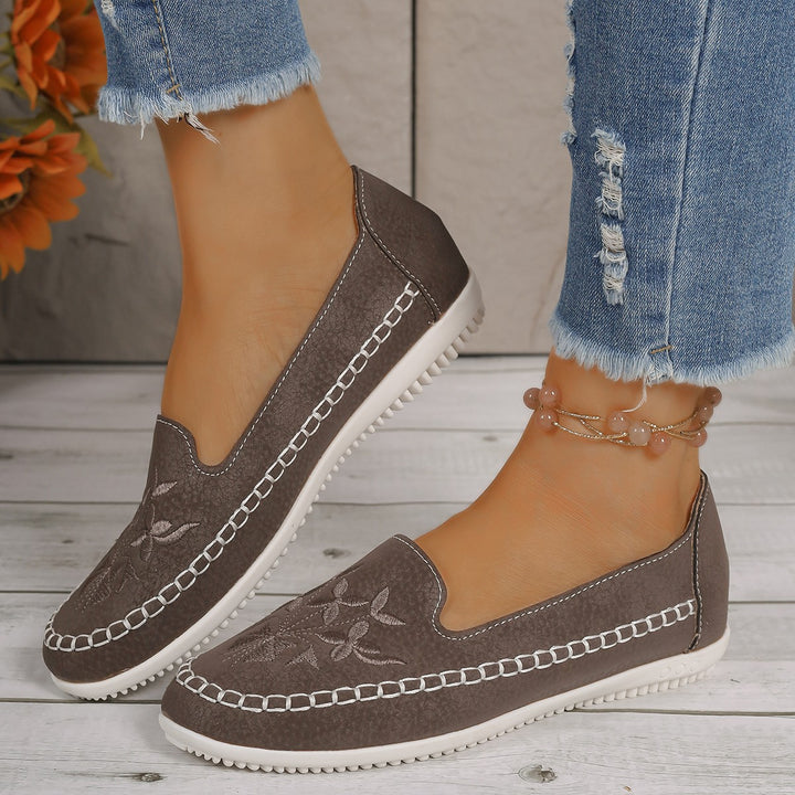 LADIES Moccasins with embroidered floral design and non-slip sole Lune London