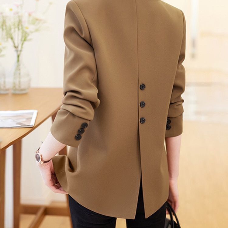 Blazer élégant pour femmes au cut classique et détails raffinés Chic & Stil