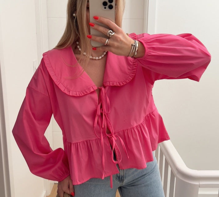 Blouse ludique pour femmes avec ourlet à volants et fermeture par nœud Chic & Stil