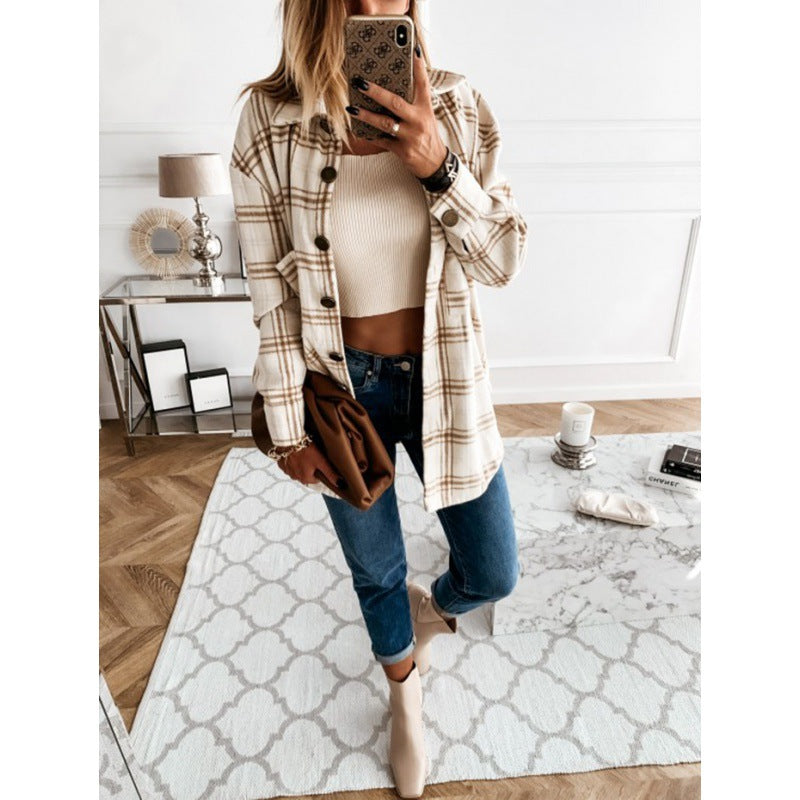 Transitional jacket for women with a trendy plaid pattern and comfortable chest pockets Lune London