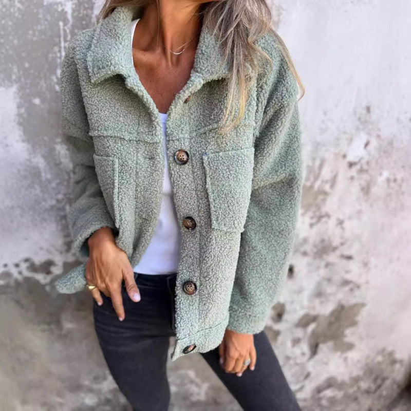 Ladies cozy faux fur coat with practical pockets Lune London