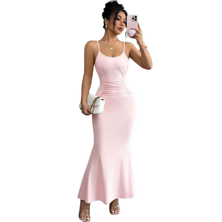 Robe maxi ajustée pour femme avec des bretelles spaghetti et un design drapé sophistiqué Chic & Stil