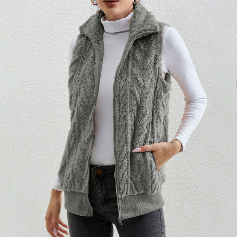 Cozy fleece jacket for women with stand-up collar and practical pockets Lune London