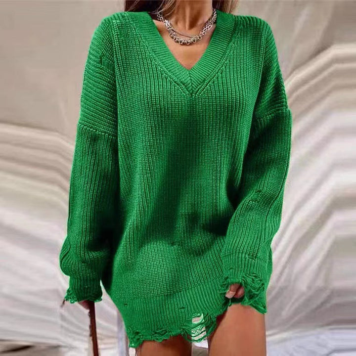 Casual oversized women's sweater with V-neckline and relaxed fringes Lune London