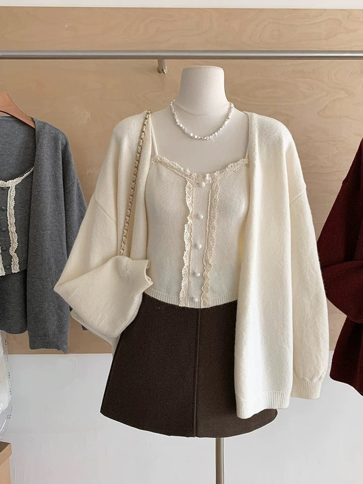 Chemisier tricoté pour femmes avec bordure en dentelle romantique et coupe décontractée Chic & Stil