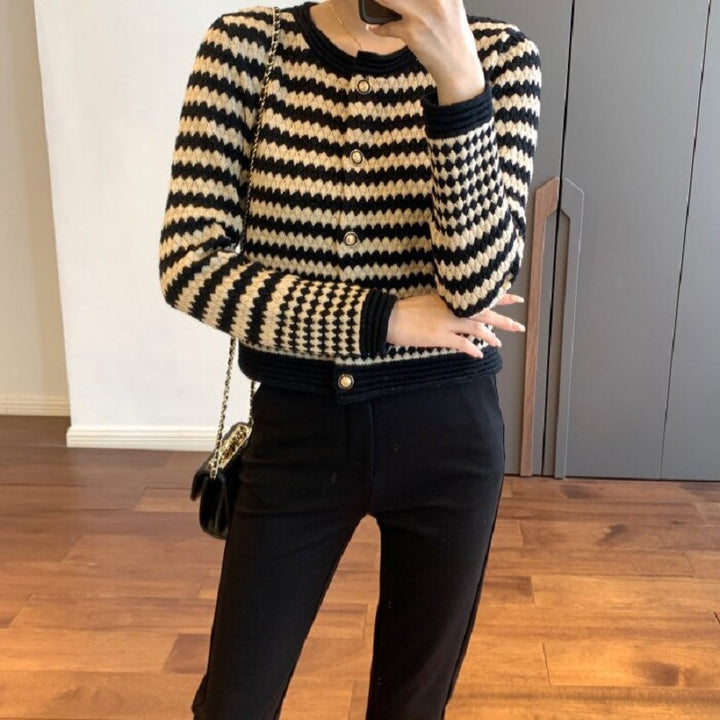 Ladies trendy knit jacket with graphic design and chic golden button details