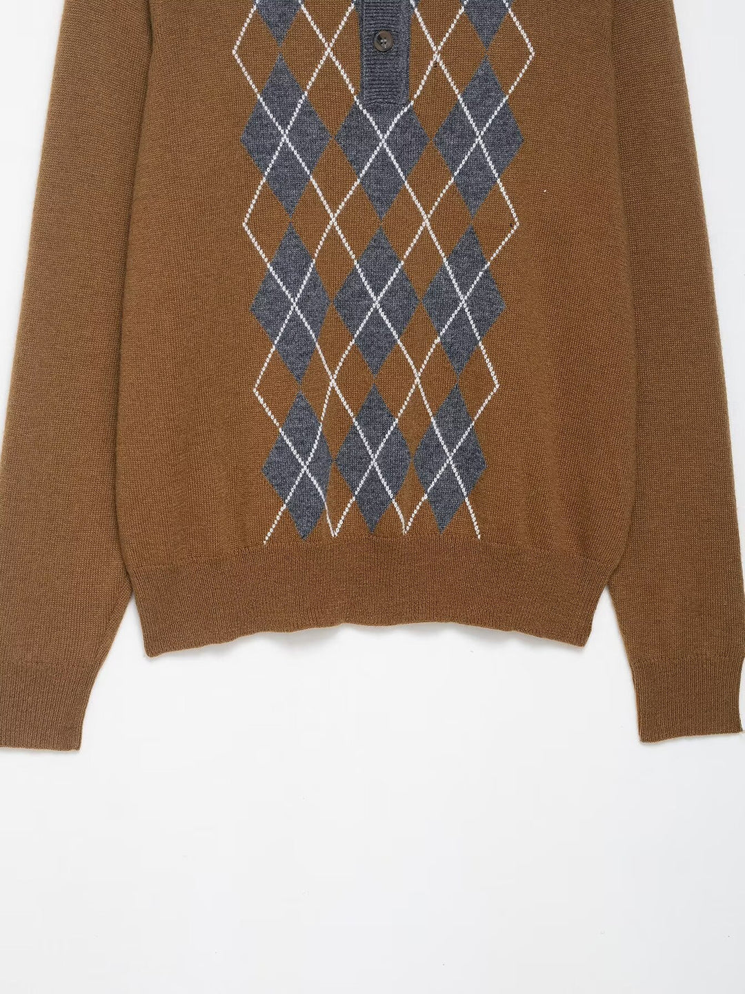 Elegant sweater for women with diamond pattern and collar Lune London