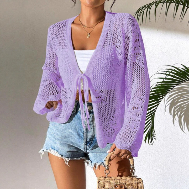 Cardigan pour femmes avec une structure en crochet aérienne et fermeture à lien Chic & Stil