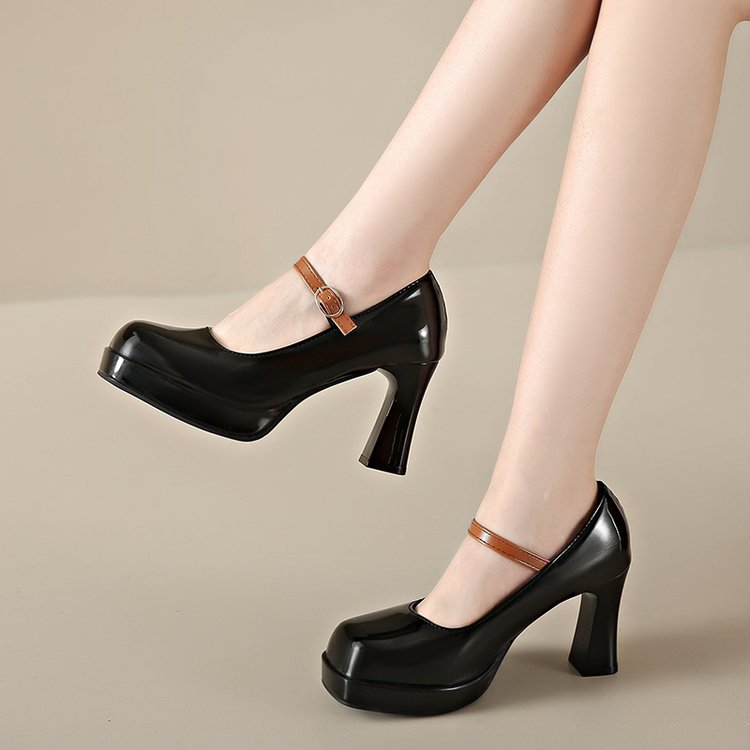 Ladies wedge heel with elegant strap and comfortable square heel Lune London