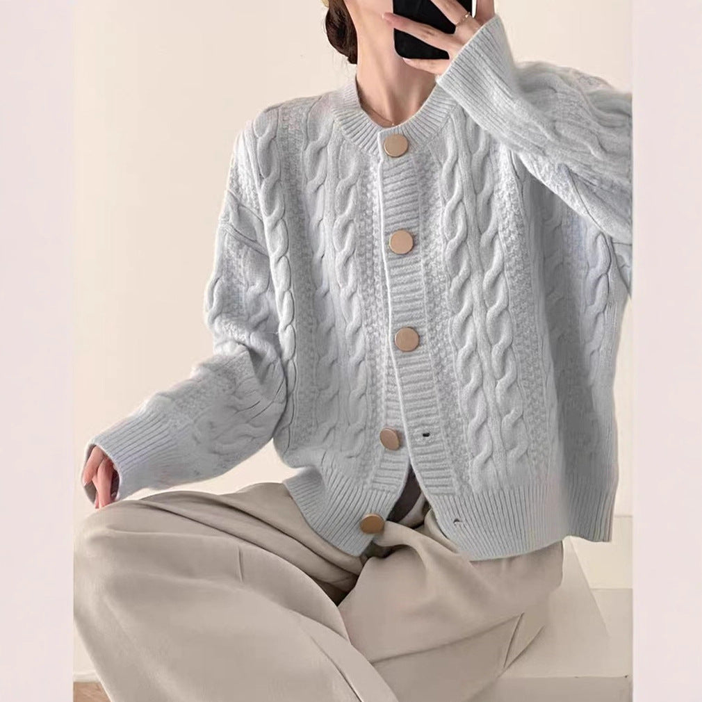 Cardigan pour femmes avec motif en cable et grands boutons Chic & Stil