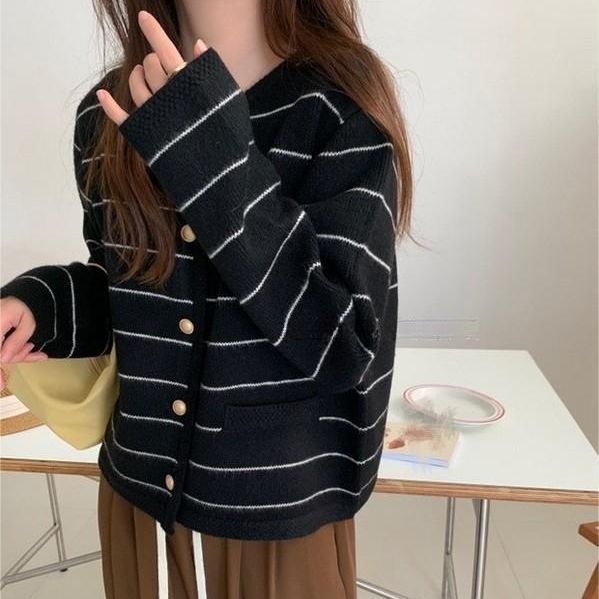 Ladies comfortable cardigan with fine stripes and practical pockets Lune London