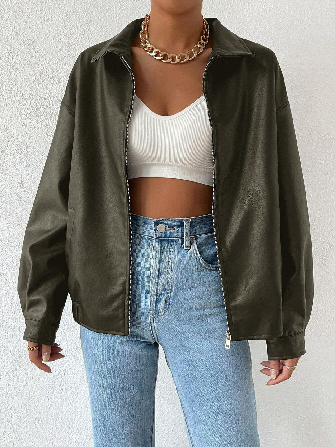 Casual faux leather jacket for women with a modern cut and a zipper Lune London