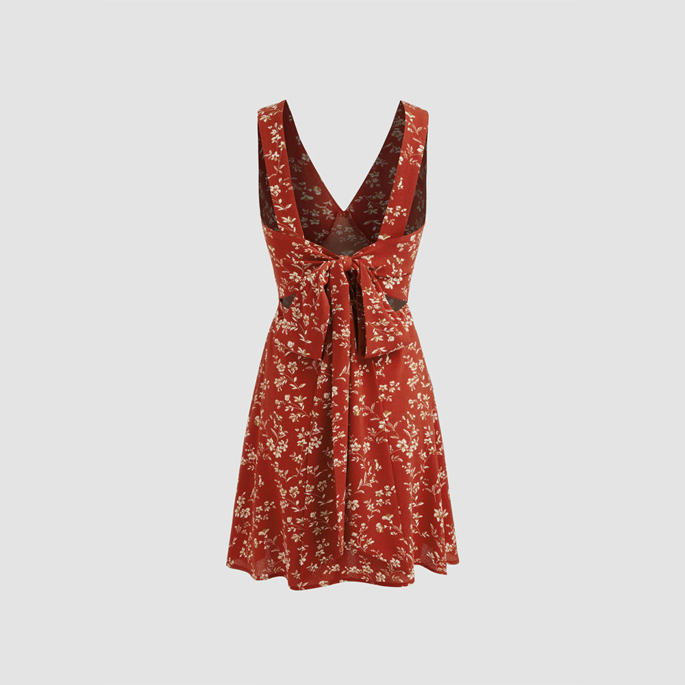 Mini floral dress for women with deep V neckline and fitted cut Chic & Stil