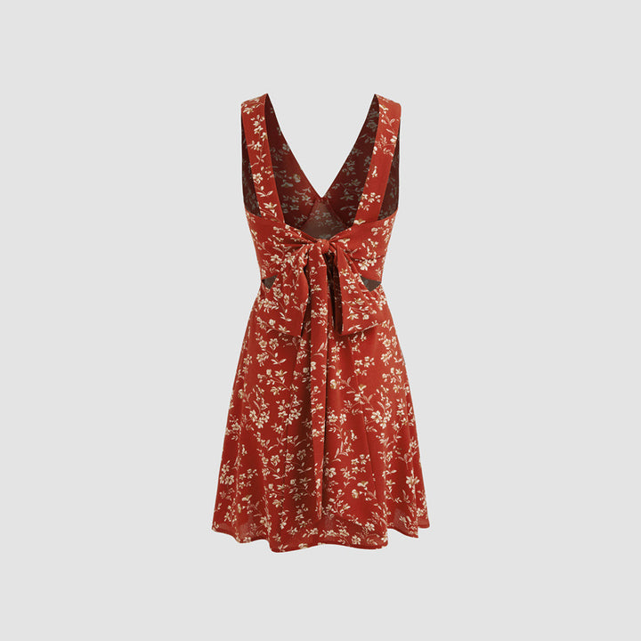 Mini floral dress for women with deep V neckline and fitted cut Chic & Stil