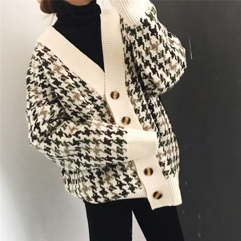 Women’s knit jacket with a modern houndstooth pattern and a chic button design